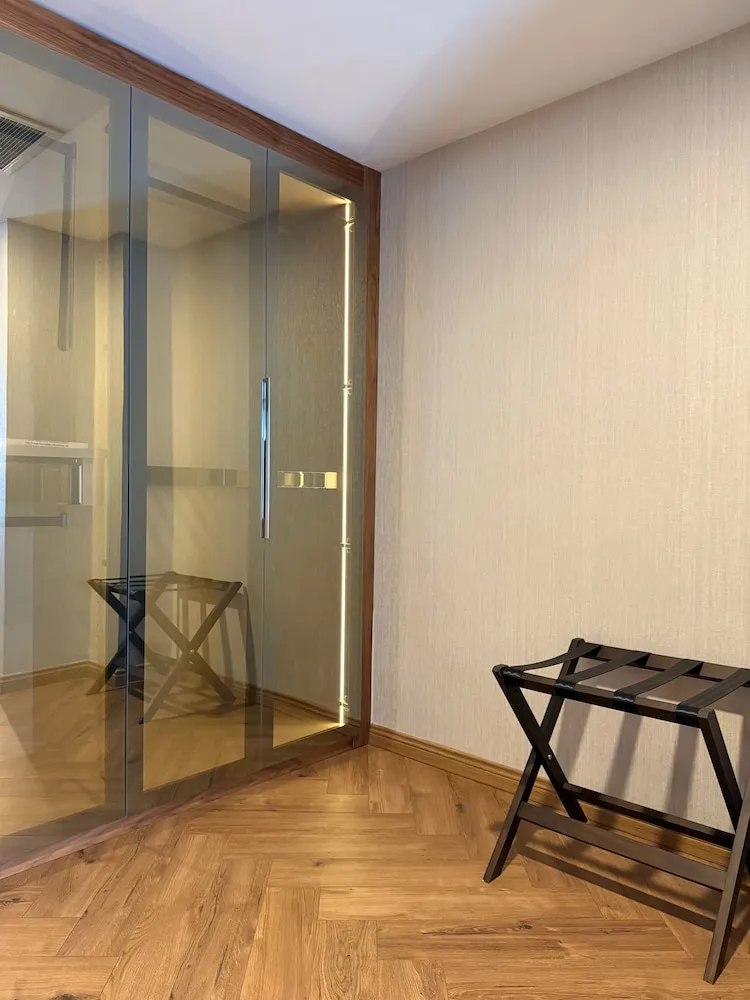Senior Süit, 1 En Büyük (King) Boy Yatak ve Çekyat, Sigara İçilmez, Deniz Manzaralı