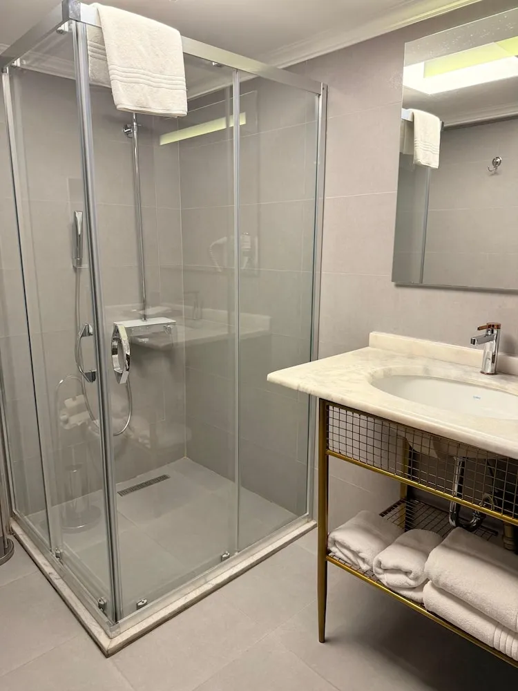 Deluxe Tek Büyük Yataklı Oda, Deniz Manzaralı