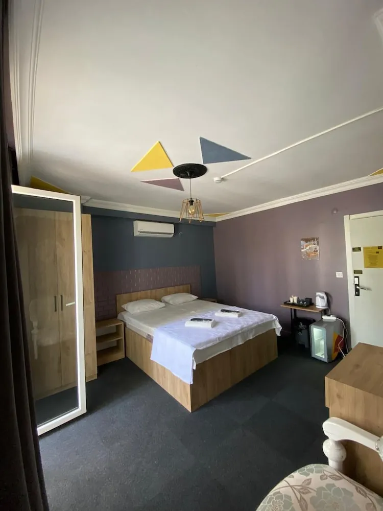 Comfort Tek Büyük Yataklı Oda