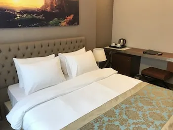 Old Port Hotel