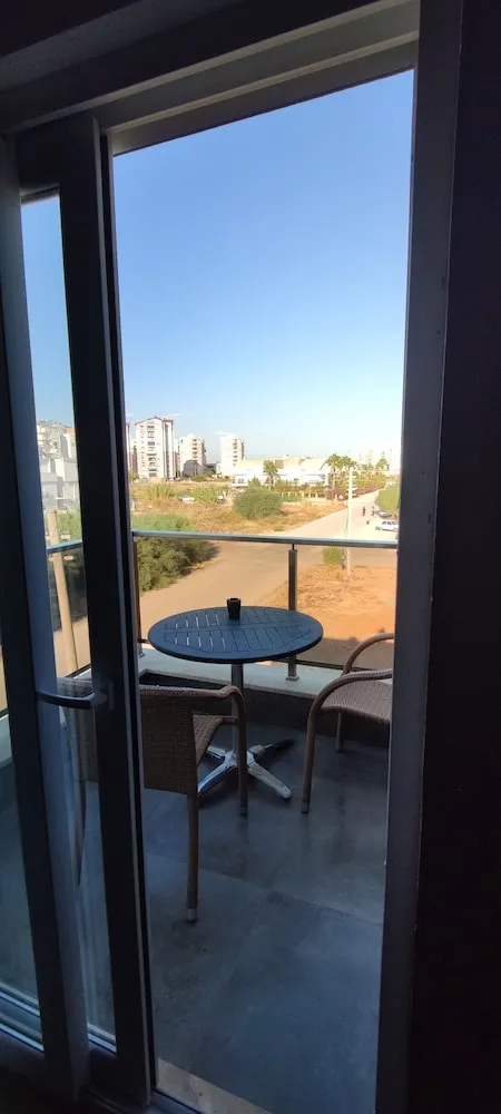Standard Oda, 1 Büyük (Queen) Boy Yatak, Sigara İçilmez, Şehir Manzaralı