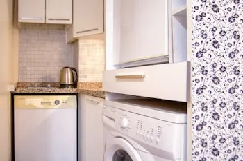 Fi Homes - Adults Only