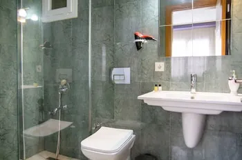 Fi Homes - Adults Only