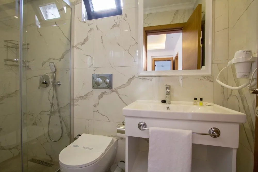 Comfort Tek Büyük Yataklı Oda
