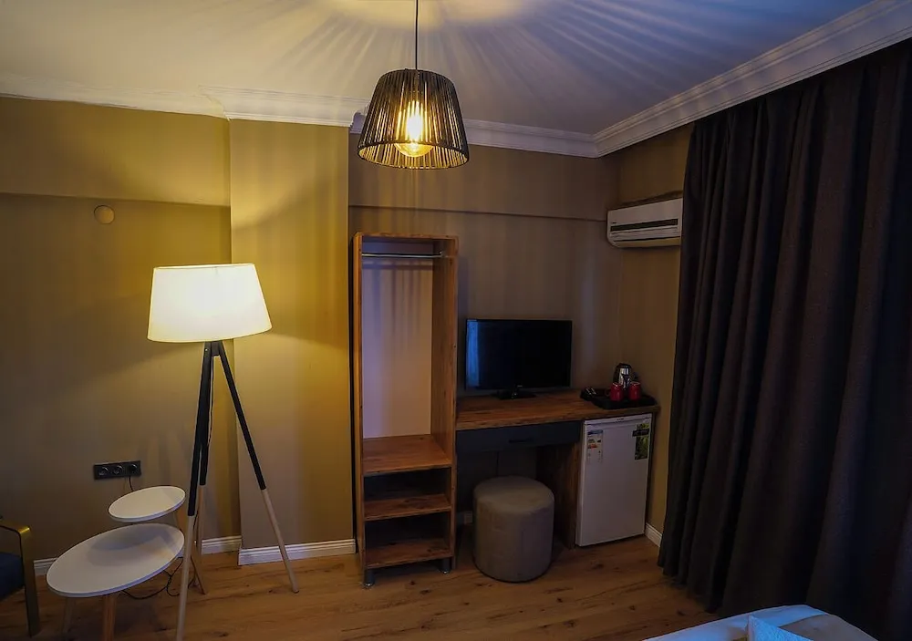 Basic Oda, Sigara İçilmez, Şehir Manzaralı