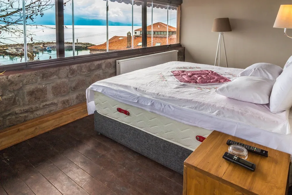Deluxe Tek Büyük Yataklı Oda, Deniz Manzaralı