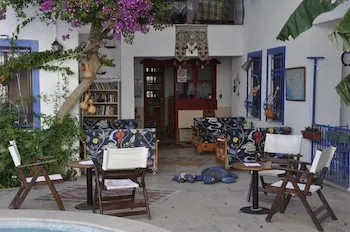 Dalyando Hotel
