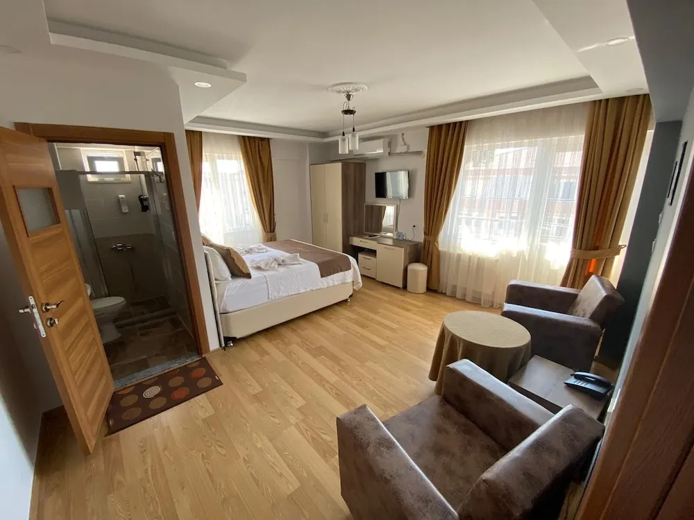 Deluxe Tek Büyük Yataklı Oda, 1 Yatak Odası, Buzdolabı, Şehir Manzaralı