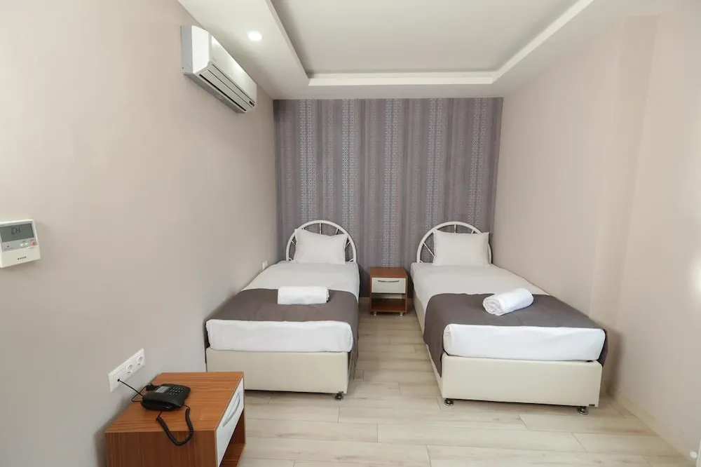 Standard Tek Büyük veya İki Ayrı Yataklı Oda, 1 Çift Kişilik veya 2 Tek Kişilik Yatak