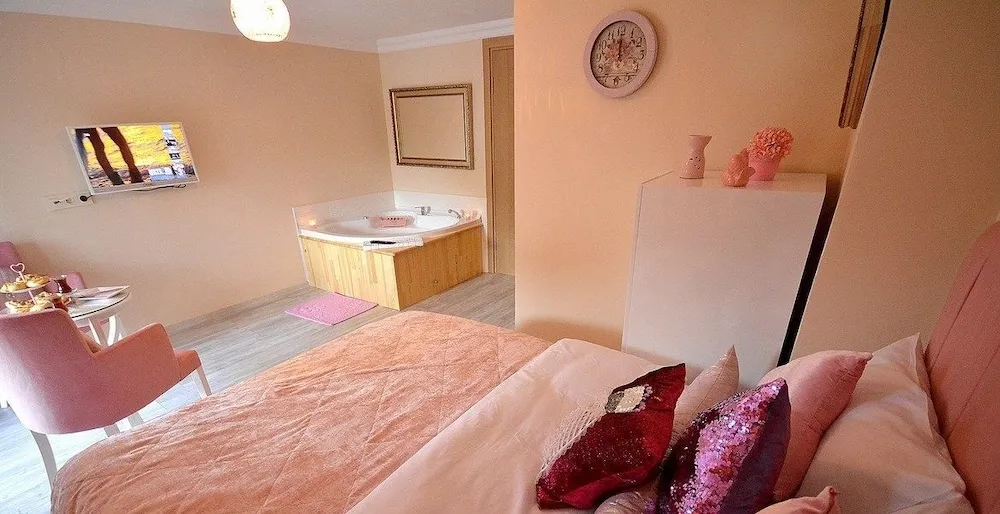 Deluxe Tek Büyük Yataklı Oda, Şömine, Nehir Manzaralı