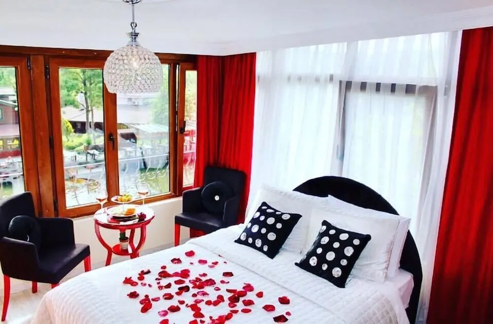 Deluxe Tek Büyük Yataklı Oda, Sıcak Su Küveti, Nehir Manzaralı