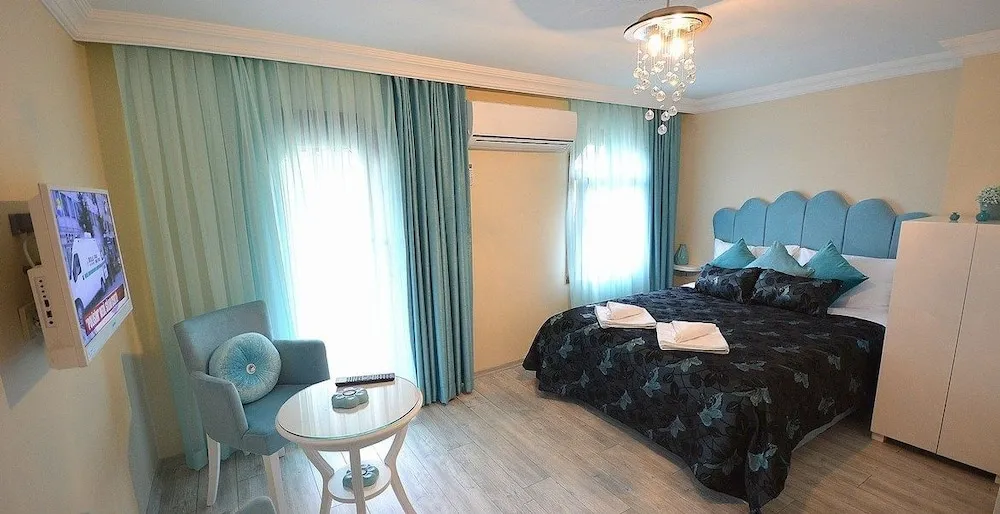 Deluxe Tek Büyük Yataklı Oda, Şömine, Bahçe Manzaralı
