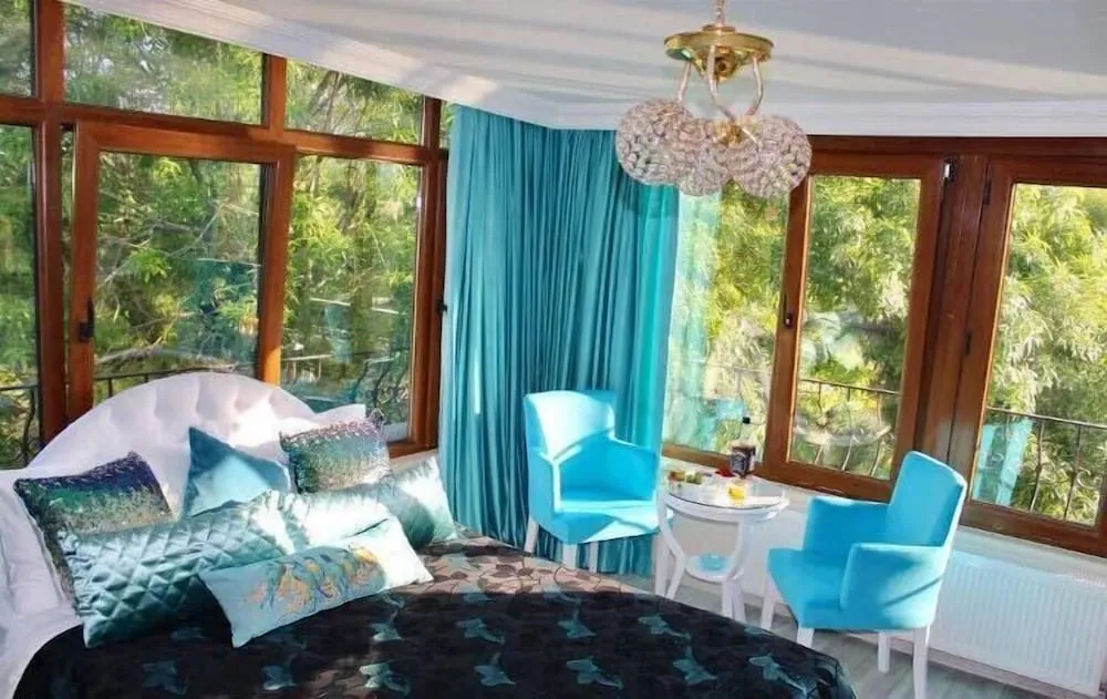 Deluxe Tek Büyük Yataklı Oda, Şömine, Bahçe Manzaralı