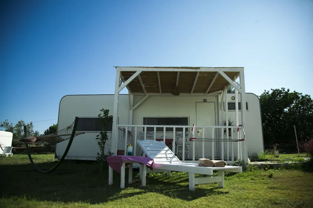 DELUXE KARAVAN 4 KISILIK