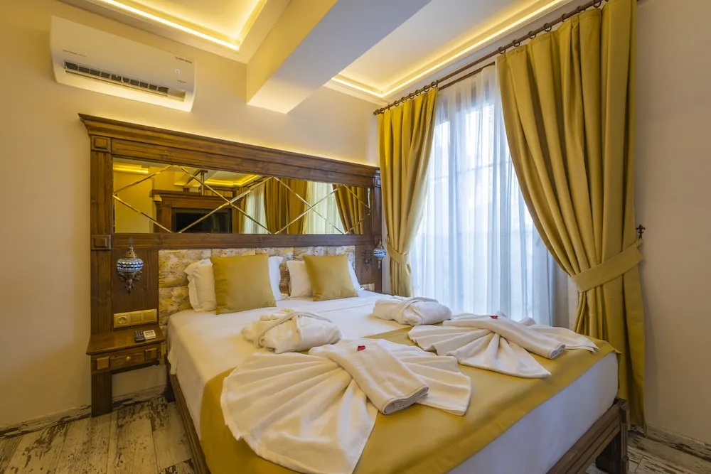 Corner Jacuzzi Suite