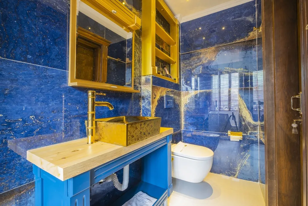 Corner Jacuzzi Suite