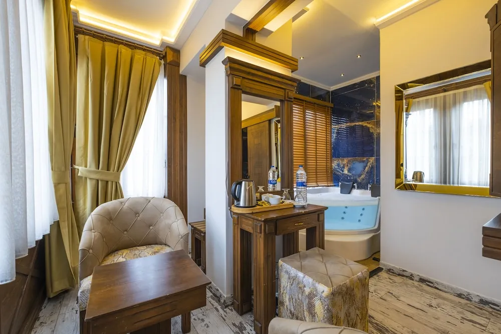 Corner Jacuzzi Suite