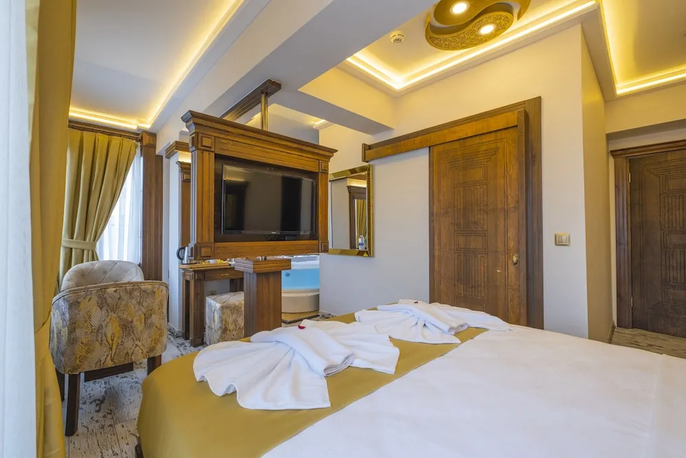 Corner Jacuzzi Suite