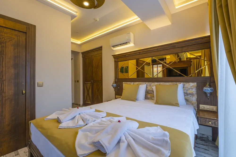 Corner Jacuzzi Suite