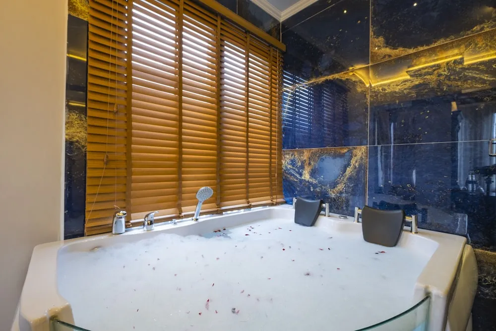 Corner Jacuzzi Suite