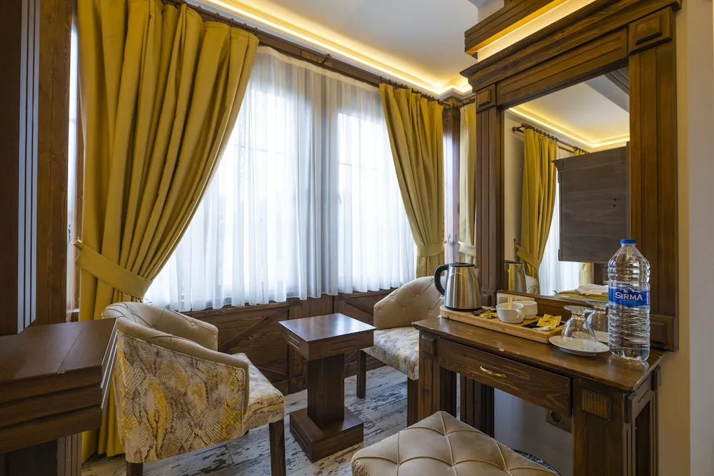 Corner Jacuzzi Suite