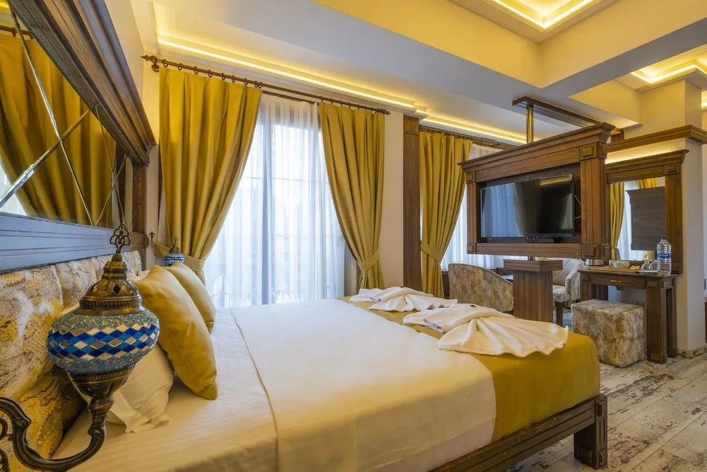 Corner Jacuzzi Suite