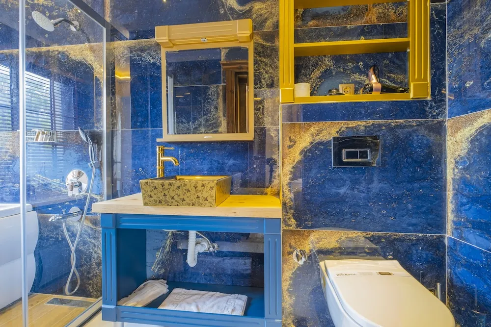 Corner Jacuzzi Suite