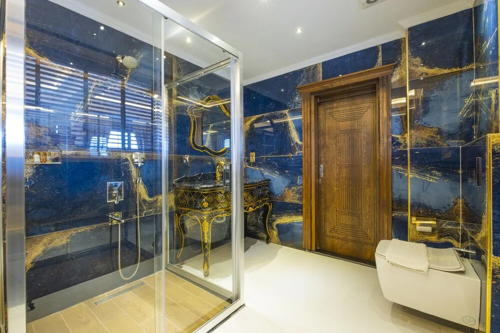 Deluxe Jacuzzi Suite