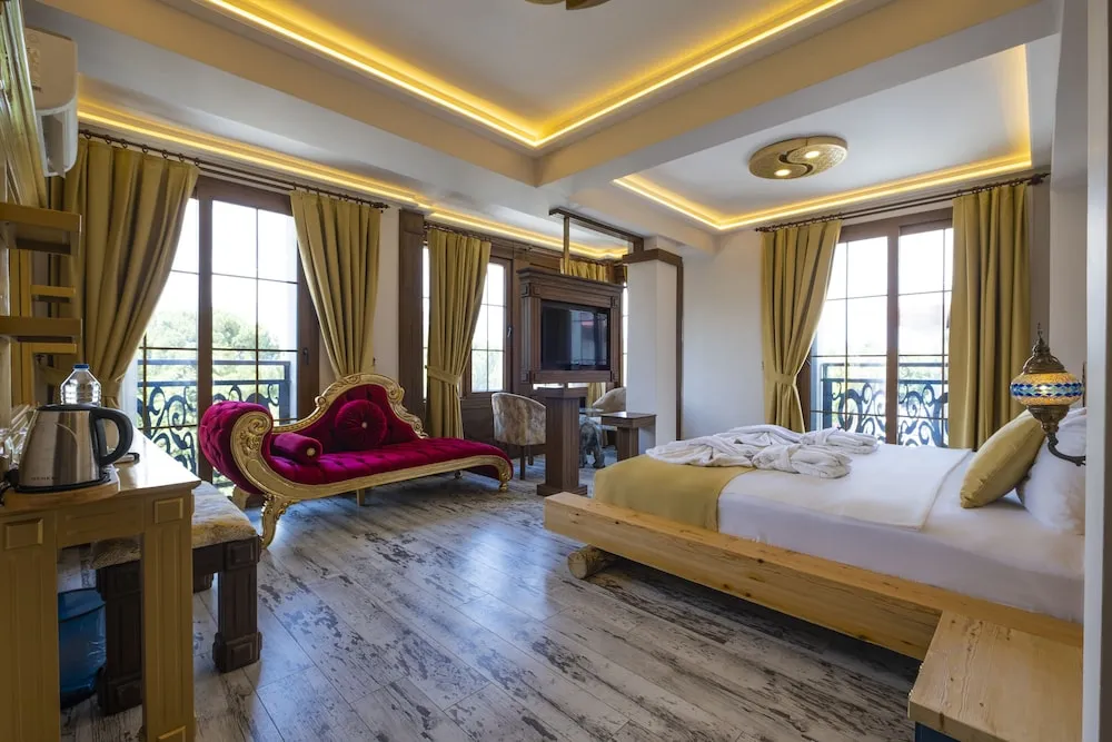 Deluxe Jacuzzi Suite