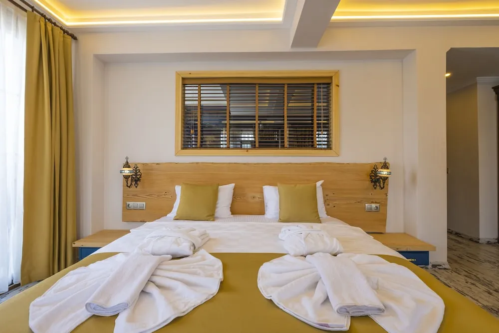 Deluxe Jacuzzi Suite