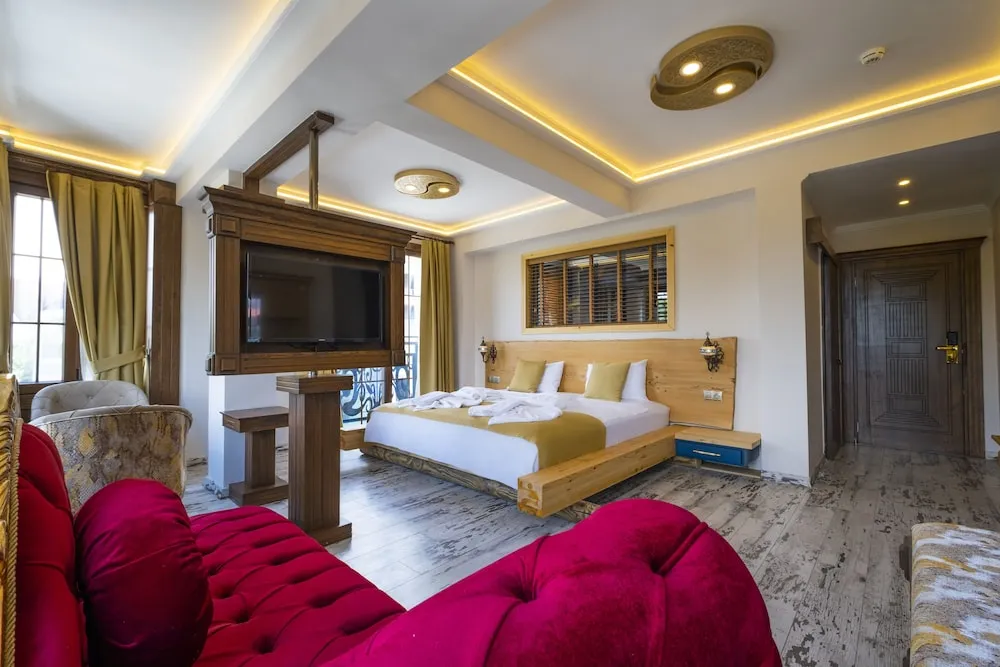 Deluxe Jacuzzi Suite