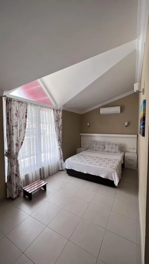 Tek Büyük veya İki Ayrı Yataklı Oda