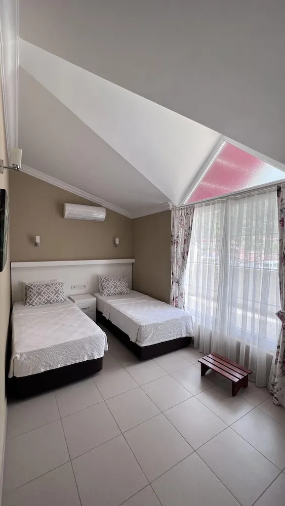 Tek Büyük veya İki Ayrı Yataklı Oda