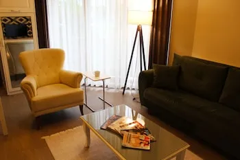 12 Rooms Boutique Hotel