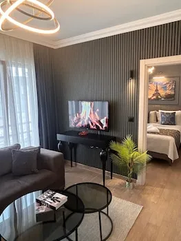 12 Rooms Boutique Hotel