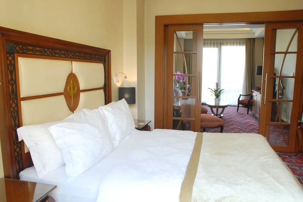 Signature Suite