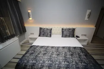 Grand Nora Hotel
