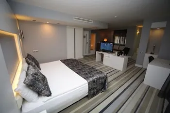 Grand Nora Hotel