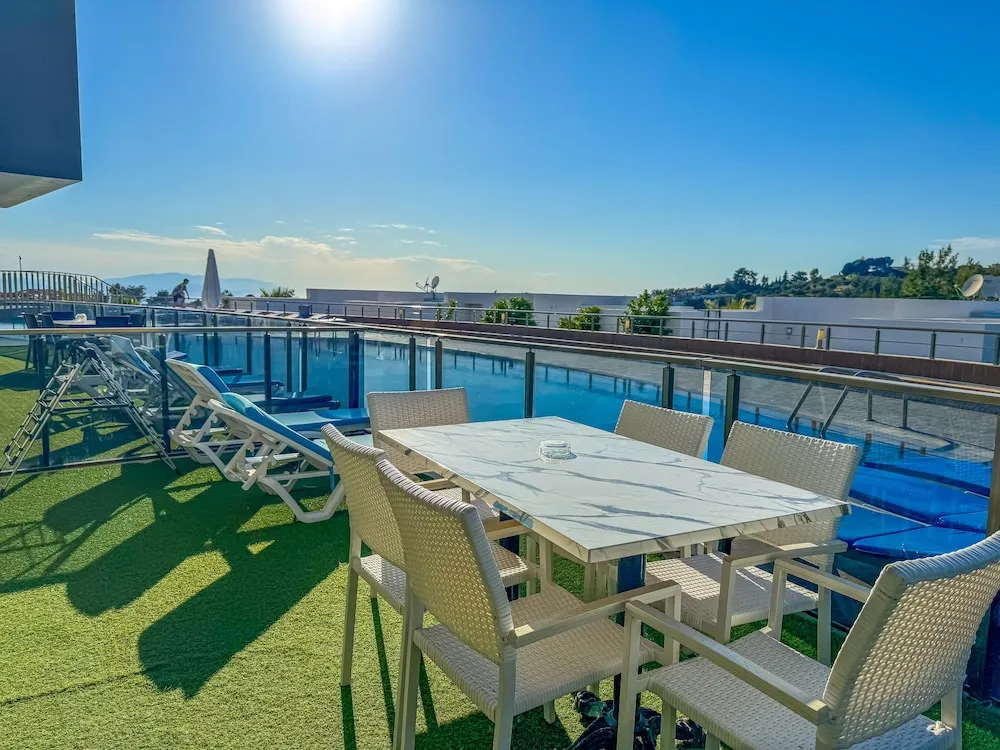 Elite Apart Daire, 2 Yatak Odası, Havuz Manzaralı, Havuz Kenarı