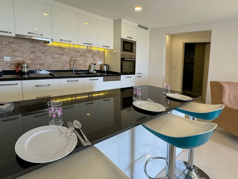 Elite Apart Daire, 2 Yatak Odası, Havuz Manzaralı, Havuz Kenarı