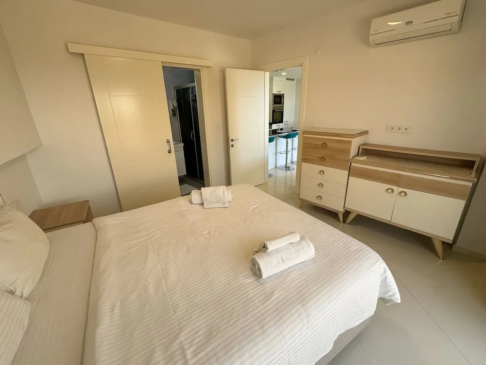 Elite Apart Daire, 2 Yatak Odası, Havuz Manzaralı, Havuz Kenarı