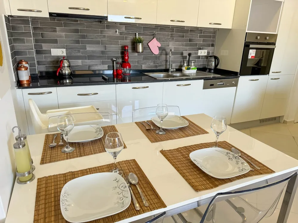 Elite Apart Daire, 2 Yatak Odası, Havuz Manzaralı, Havuz Kenarı