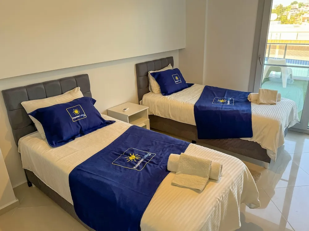 Elite Apart Daire, 2 Yatak Odası, Havuz Manzaralı, Havuz Kenarı