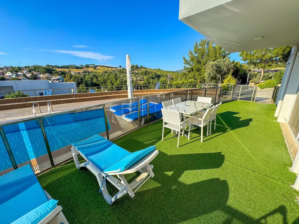 Elite Apart Daire, 2 Yatak Odası, Havuz Manzaralı, Havuz Kenarı