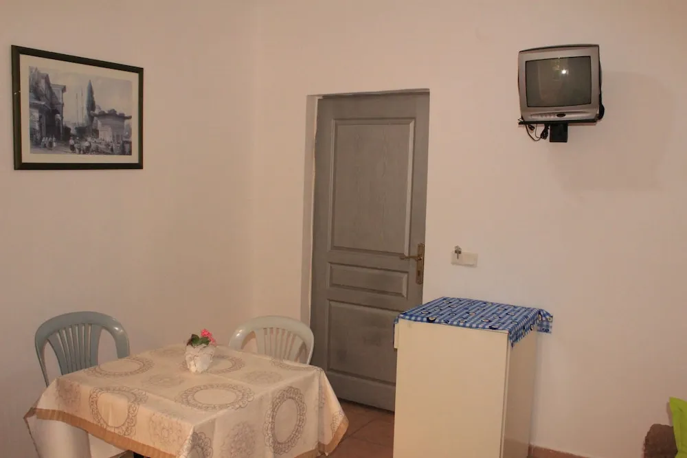 Üç Kişilik Oda