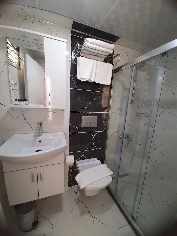 Standard Tek Büyük Yataklı Oda