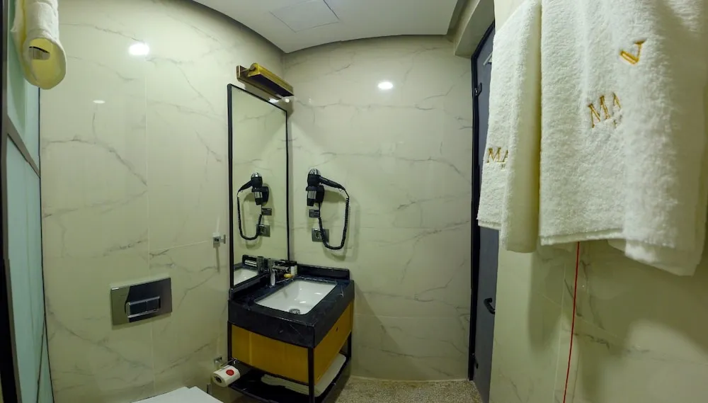 Standard Tek Büyük Yataklı Oda