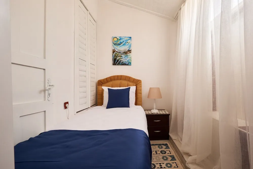 Economy Triple Room, No View, 2. Floor, Non Smoking, Private Bathroom, No. 5