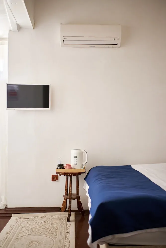 Economy Triple Room, No View, 2. Floor, Non Smoking, Private Bathroom, No. 5