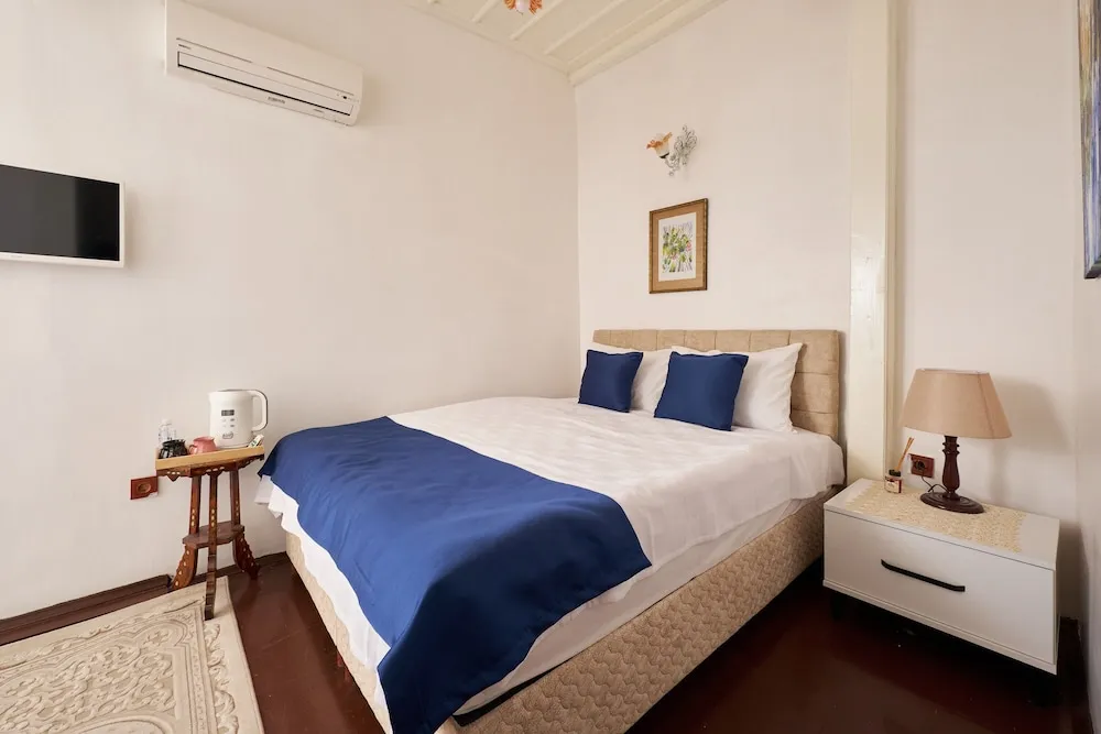 Economy Triple Room, No View, 2. Floor, Non Smoking, Private Bathroom, No. 5